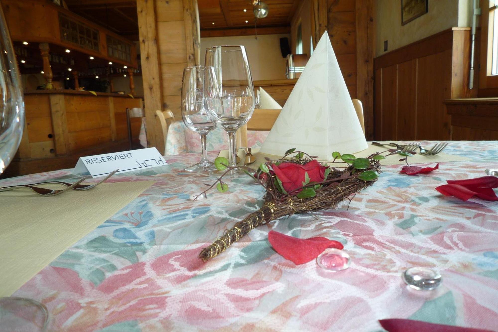 Hotel Restaurant Jura Kerzers Exteriör bild