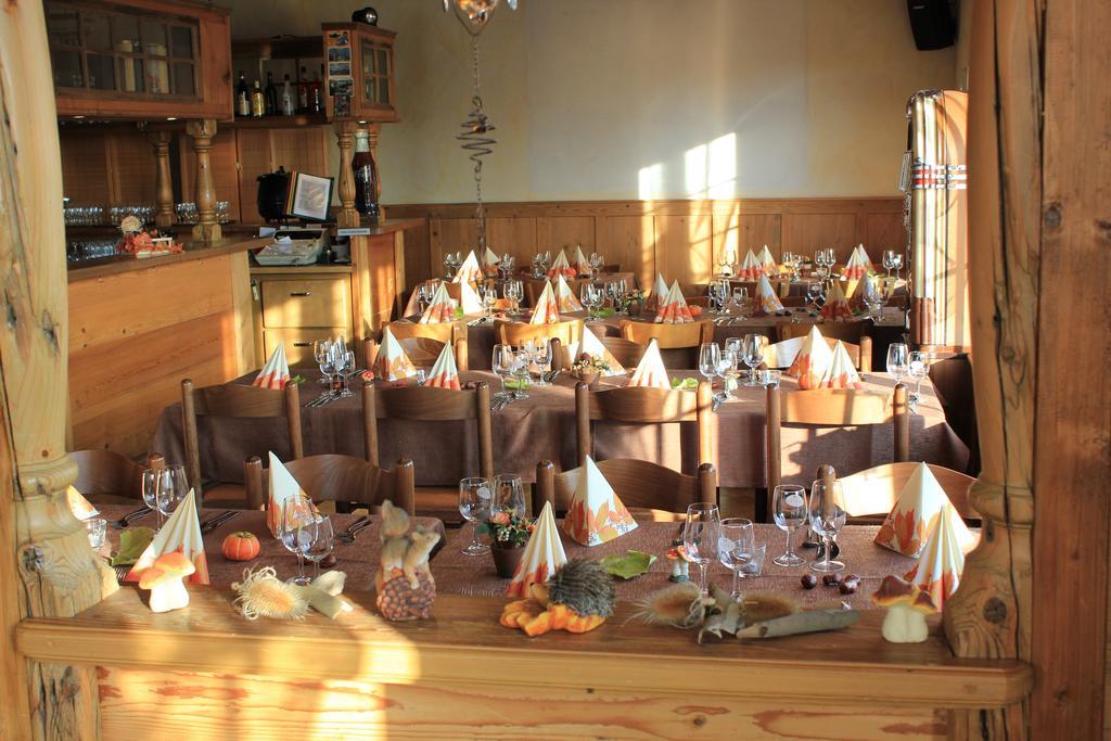 Hotel Restaurant Jura Kerzers Exteriör bild