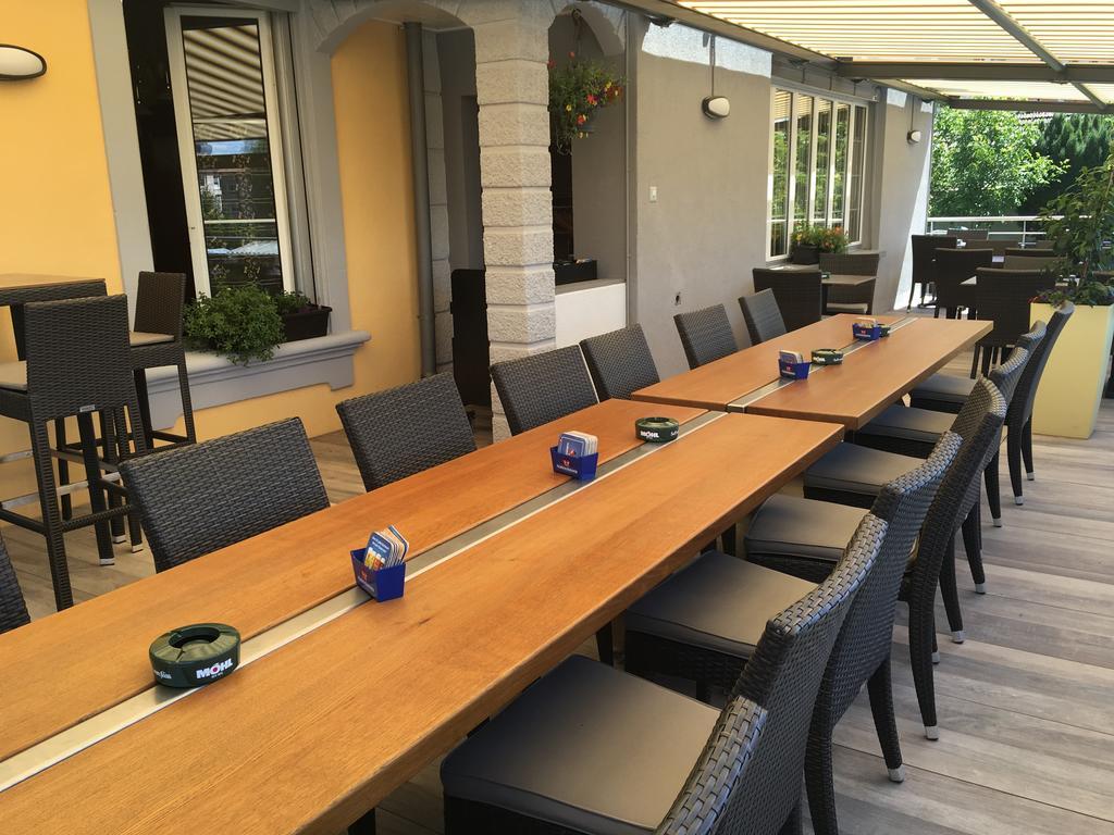 Hotel Restaurant Jura Kerzers Exteriör bild